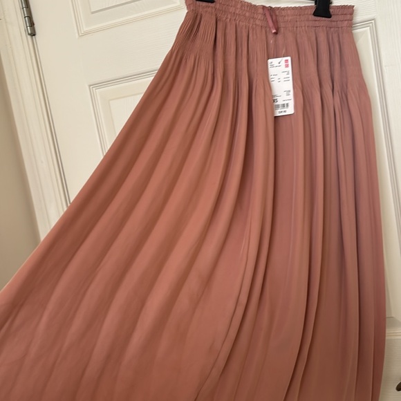 Uniqlo Dresses & Skirts - NWT  Brand new Uniqlo Gather Long Skirt